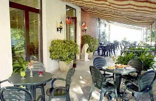 Touring فندق غرادو